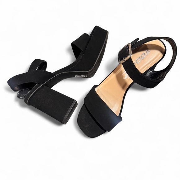 Elegant Black Platform Sandals - Picture 3 of 4